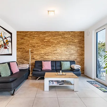 Haus Mit 4 Schlafzimmern בית נופש *