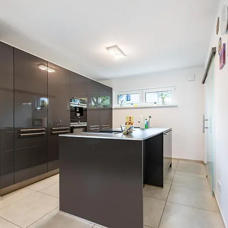 Haus Mit 4 Schlafzimmern * Solingen