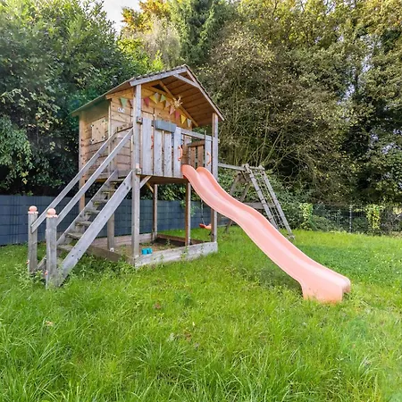 Haus Mit 4 Schlafzimmern * Solingen