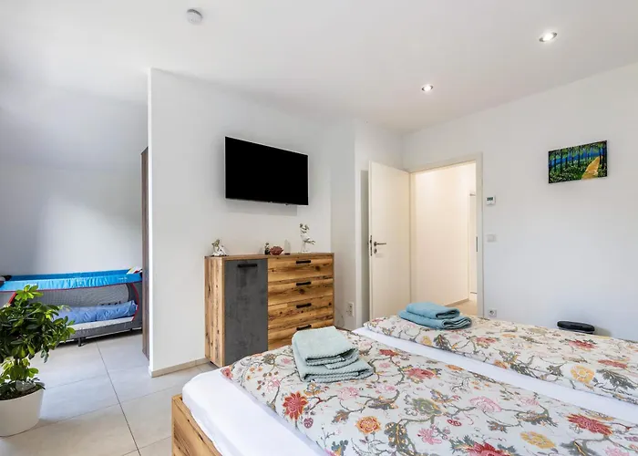 Haus Mit 4 Schlafzimmern Hébergement de vacances Solingen