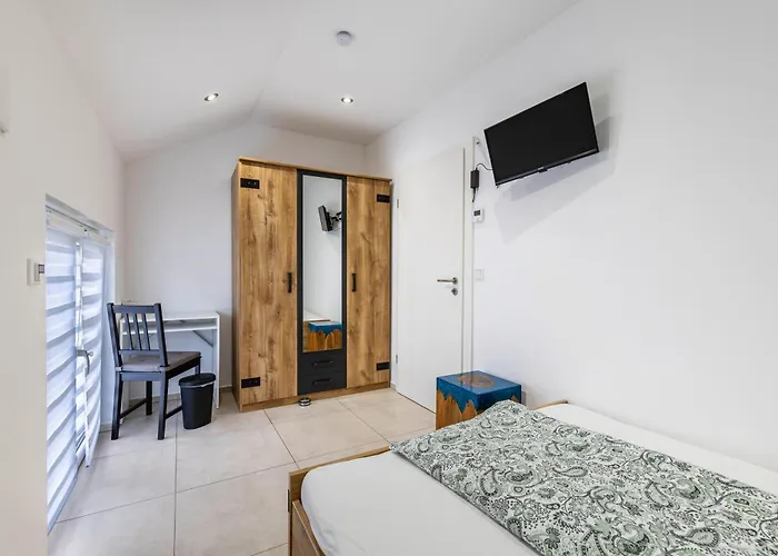 Haus Mit 4 Schlafzimmern Hébergement de vacances Solingen